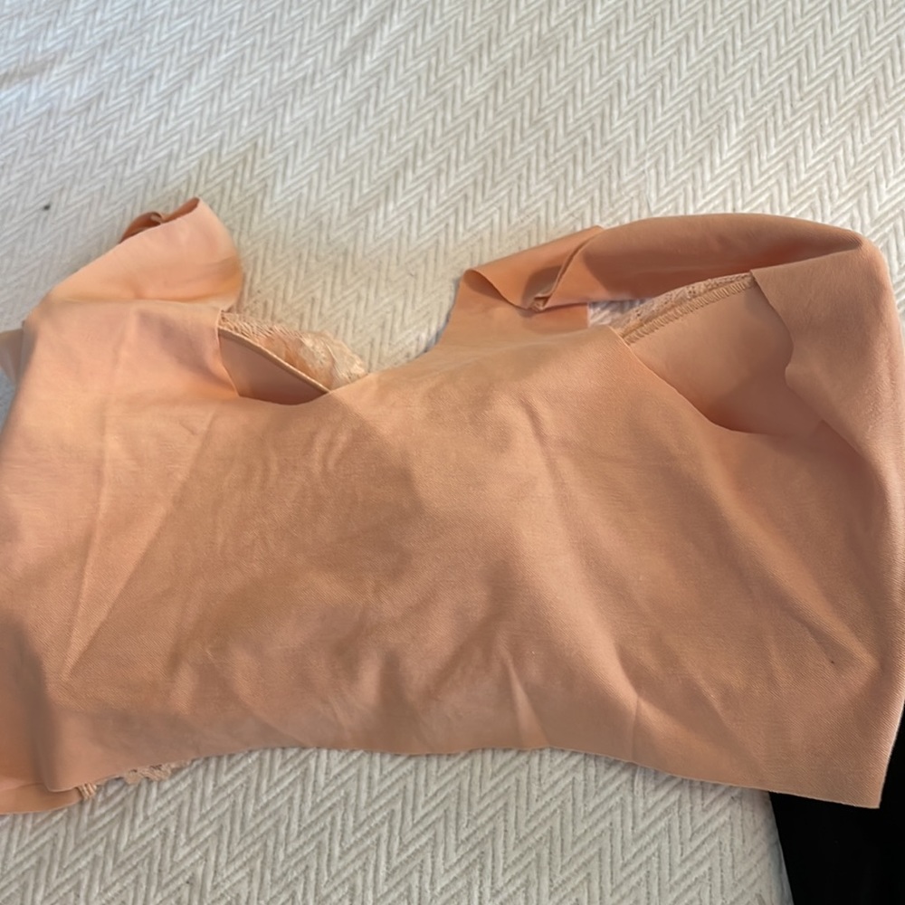Bras - Picture 4 of 11